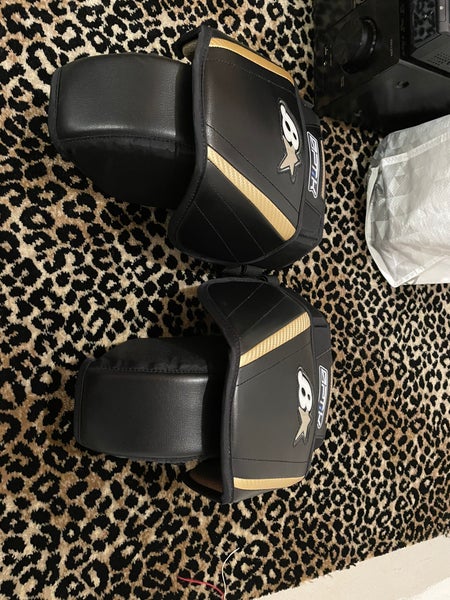 Brians optik knee pads senior goalie