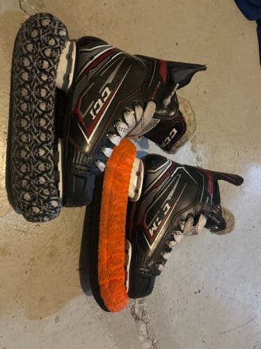 CCM JetSpeed FT470 Hockey Skates Regular Width Size 2.5 (Used)