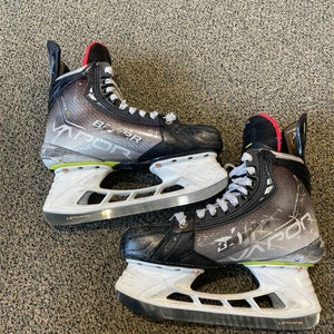Senior Bauer Vapor Hyperlite Hockey Skates 7.5 (Used)