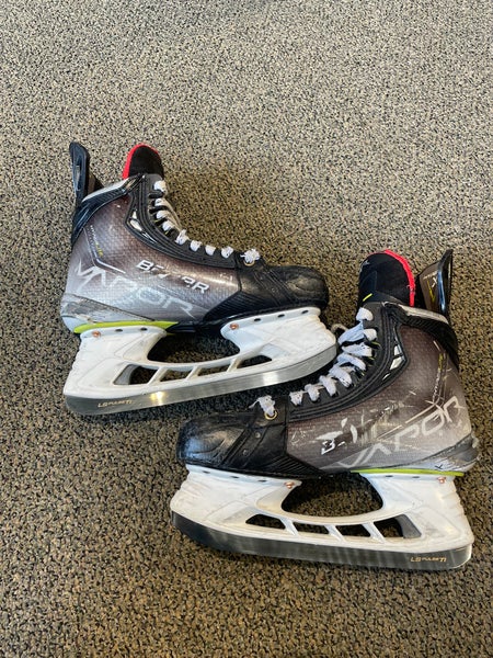 Senior Bauer Vapor Hyperlite Hockey Skates 7.5 (Used)