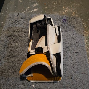34" 2023 CCM 300 Goalie Leg Pads (Used)