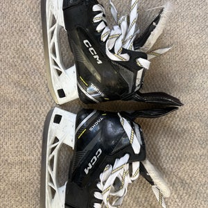 Junior Used CCM Tacks AS-570 Hockey Skates 2.5D