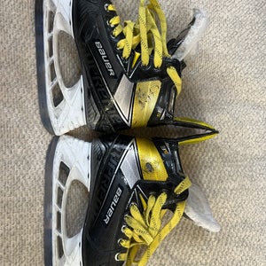 Used Junior Bauer Supreme 3S Hockey Skates (Regular) - Size: 3.5
