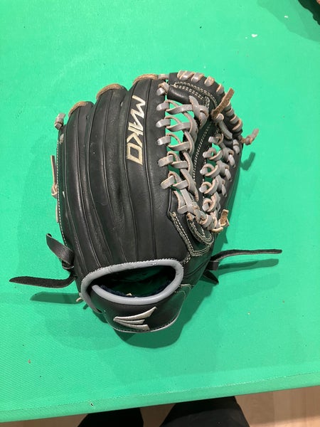 Black Adult Easton Mako Right Hand Throw Infield Baseball Glove 11.5" (Used)
