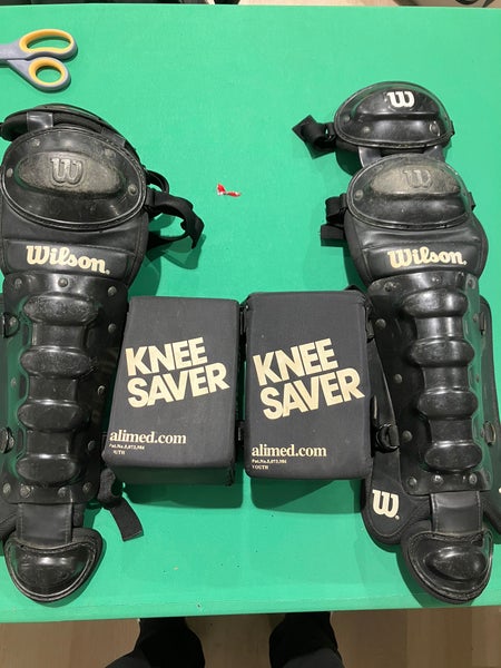 Youth Wilson A3425 Catcher's Leg Guard Black (Used)