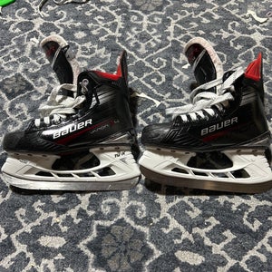Bauer Vapor X4 Hockey Skates Regular Width   Size 4 (Used)