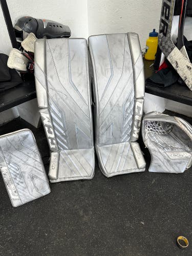 Used 33" CCM Regular AXIS PRO Goalie Full Set