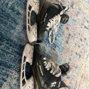 2022 Bauer Supreme M5 Pro Hockey Skates   Size 5 (Used)