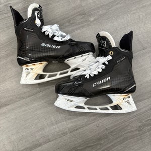Lightly Used Bauer Supreme Shadow Hockey Skates Pro Stock 9.5 (Used)