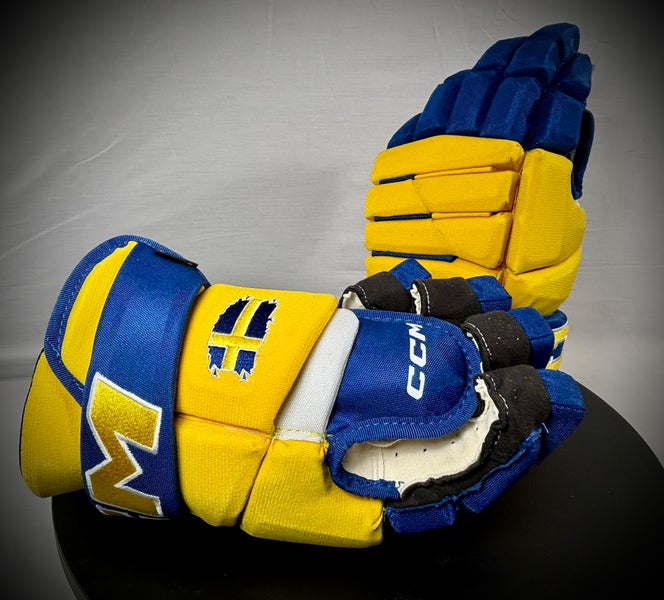 Sweden- CCM Hockey Gloves