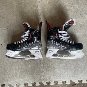 Bauer Vapor X3.7 Hockey Skates Regular Width 7 (Used)