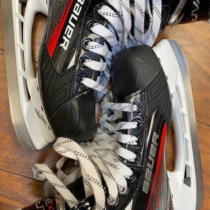 Bauer Vapor X3 Hockey Skates Regular Width Size 5.5 (Used)