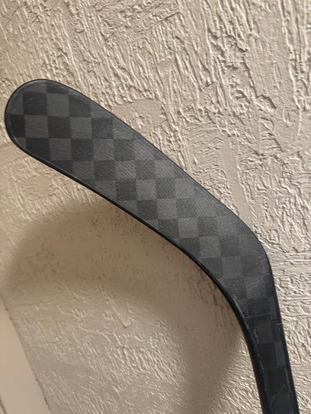 Senior Bauer Vapor Hyperlite 2 Left Hand Hockey Stick Heel Pattern Pro Stock (Used)