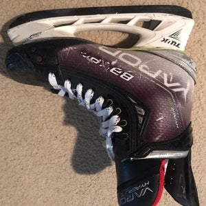 2021 Bauer Vapor Hyperlite Hockey Skates Regular  Width  8 (Used)