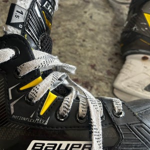 Bauer Supreme M4 Hockey Skates Regular Width Size 1.5 (Used)