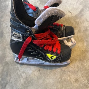 Graf Hockey Skates Size 2.5 (Used)