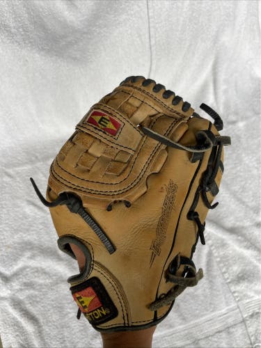 Easton Redline Baseball Glove RLS61 RHT Size 11.5” See Pics