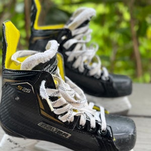 Bauer Supreme S25 Hockey Skates Regular Width Size 4 (Used)