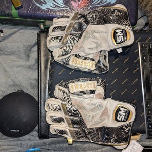 Swagger gloves sm EM pintu