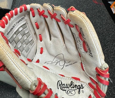 Used Rawlings MT95GB BB/SB Glove RH Throw Black 9 1/2" 11849-S000026566