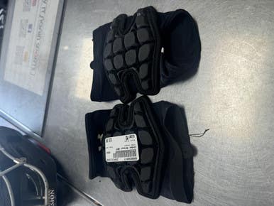 Used Under Armour ARM Lacrosse Arm Pads/Guards Black MD 11849-S000026517