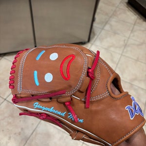 Pitcher's Left Hand Throw Dc3 Baseball Glove 11.75" (New)