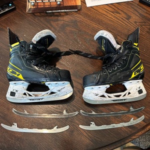 CCM Super Tacks 9380 Hockey Skates Regular Width  Size 1 (Used)