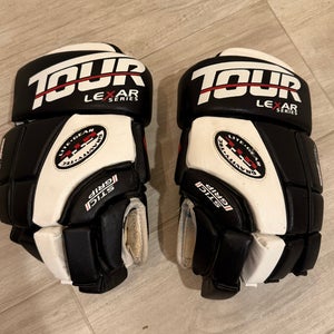 Hockey Player Gloves - TOUR