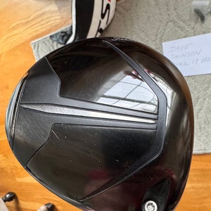 Men's Titleist TSR2 Right Handed Driver Stiff Flex 10 Loft (Used)