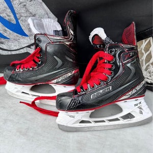 Bauer Vapor X2.7 Hockey Skates Size 4 (Used)