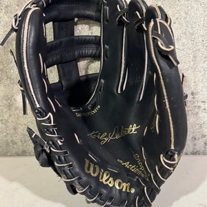 Wilson Signature Series cowhide 11 1/2 RHT Baseball Glove