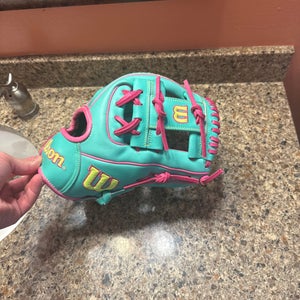 2024 Wilson Right Hand Throw Infield A2000 Baseball Glove 11.5" (New)