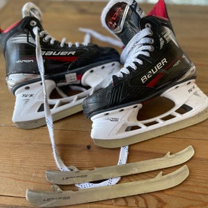 Bauer Vapor X4 Hockey Skates Size 4 (Used)