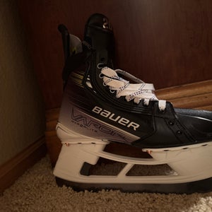 2024 Bauer Vapor Hyperlite 2 Hockey Skates Regular Width  7 (New)