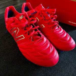 Red Men’s Size M 8.5 (W 9.5) New Balance 442  V2 Pro Molded Cleats Cleats (New)
