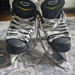 CCM TACKS LEGEND Hockey Skates Extra Wide Width Size 4.5 (Used)