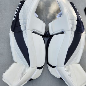 CCM EFlex E6.9 Goalie Leg Pads glove and blocker - Senior Size:35"+2"Color:White/Navy