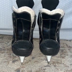 CCM Tacks 9040 Hockey Skates Regular Width 9 (Used)