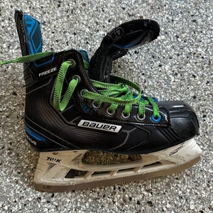 Bauer Nexus Freeze Hockey Skates Regular Width  Size 4.5 (Used)
