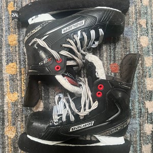 Bauer Vapor X3.5 Hockey Skates Size 5.5 (Used)