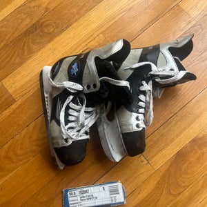Bauer Vapor 1 Hockey Skates  8 (Used)