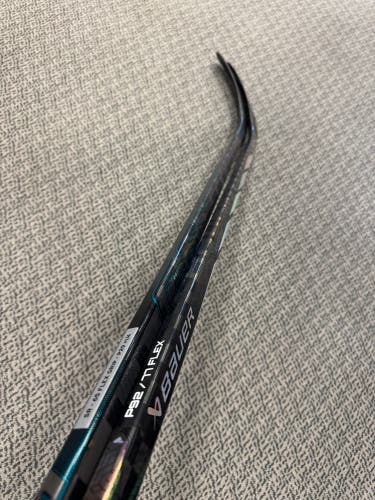 CCM Vizion 65 P29 curve and Bauer Proto 77 P92 curve right hand sticks