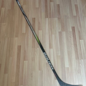 BAUER VAPOR HYPERLITE 2 GRIP COMPOSITE HOCKEY STICK - SENIOR P28