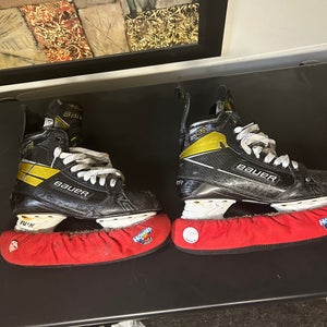 2023 Bauer Supreme UltraSonic Hockey Skates Regular Width 9.5 (Used)