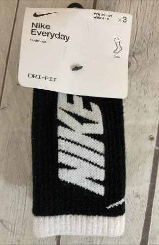 Nike Everyday Crew Cut Cushioned Dri-Fit Athletic Socks Black White SM