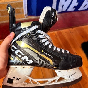 CCM AS-V Pro Hockey Skates Wide Width  8.5 (Used)