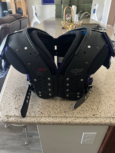 Medium Adult Schutt 02 Pro Shoulder Pads (Used)