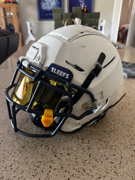 Adult Medium Schutt F7 Helmet (Used)
