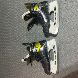 2024 Bauer Supreme 3S Hockey Skates  Size 4 (Used)