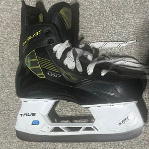 True Catalyst 7 Hockey Skates  7